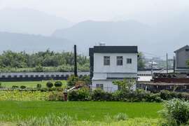 清水湿地边的住宅