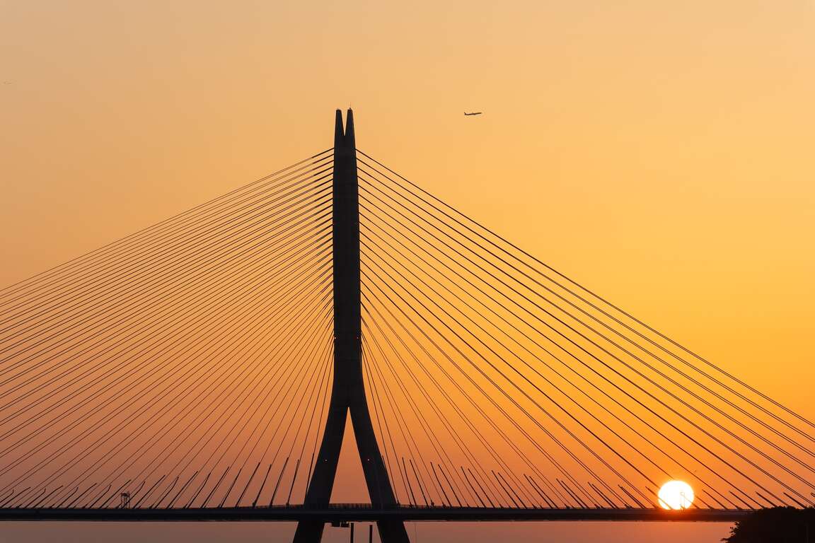 夕陽時刻的淡江大橋