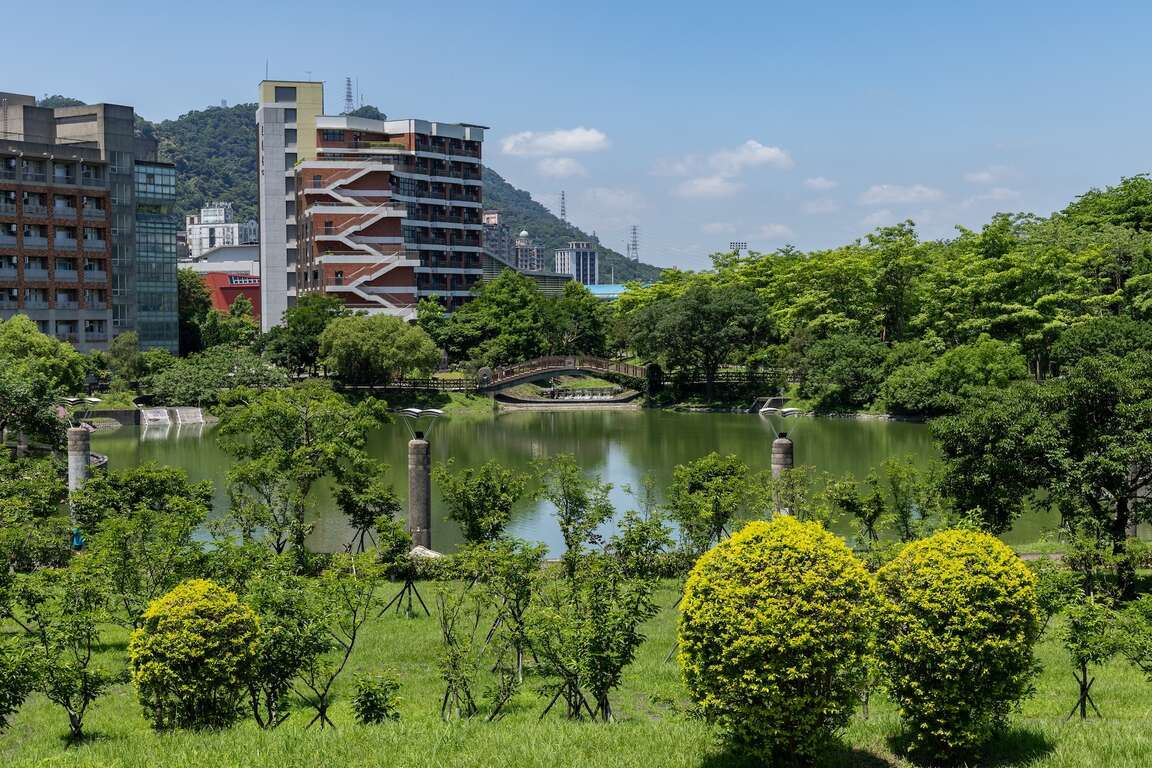 臺北大學心湖景觀橋