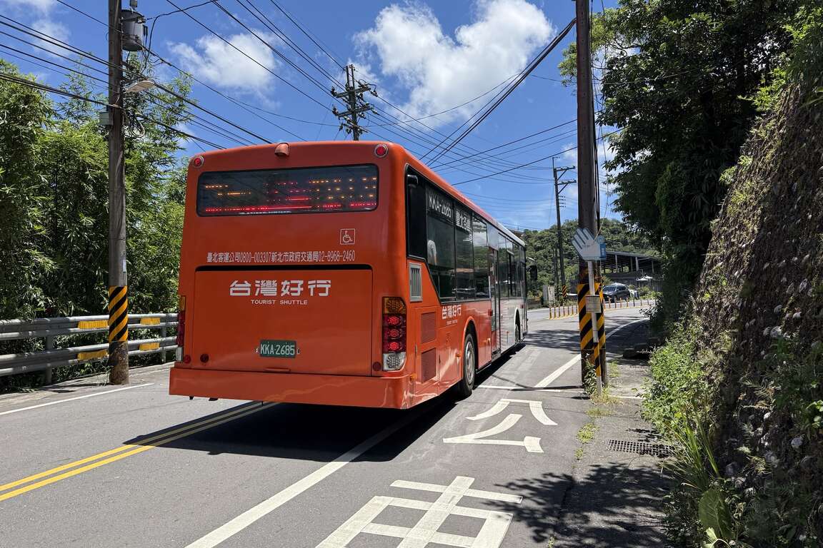 台灣好行行駛於106市道