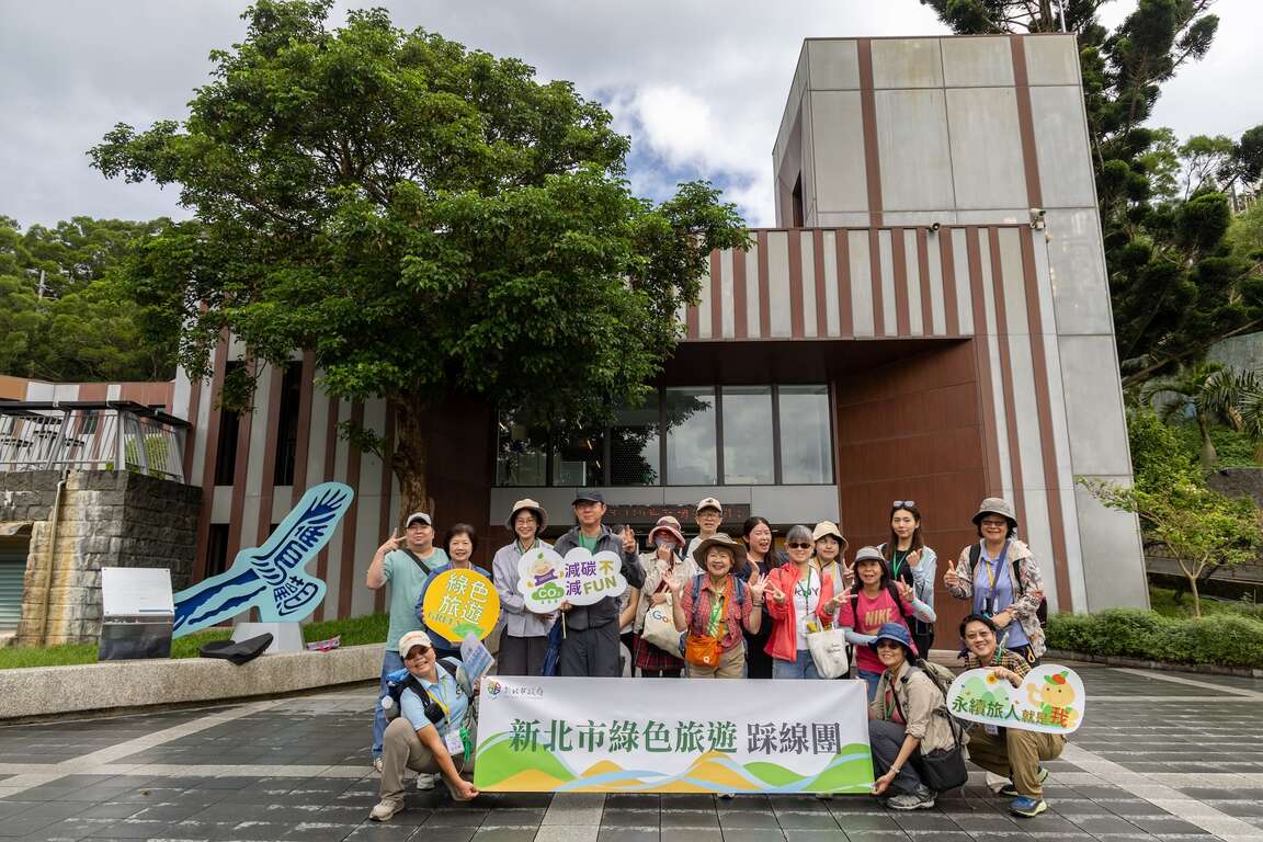 观音山游客中心踩线团合影
