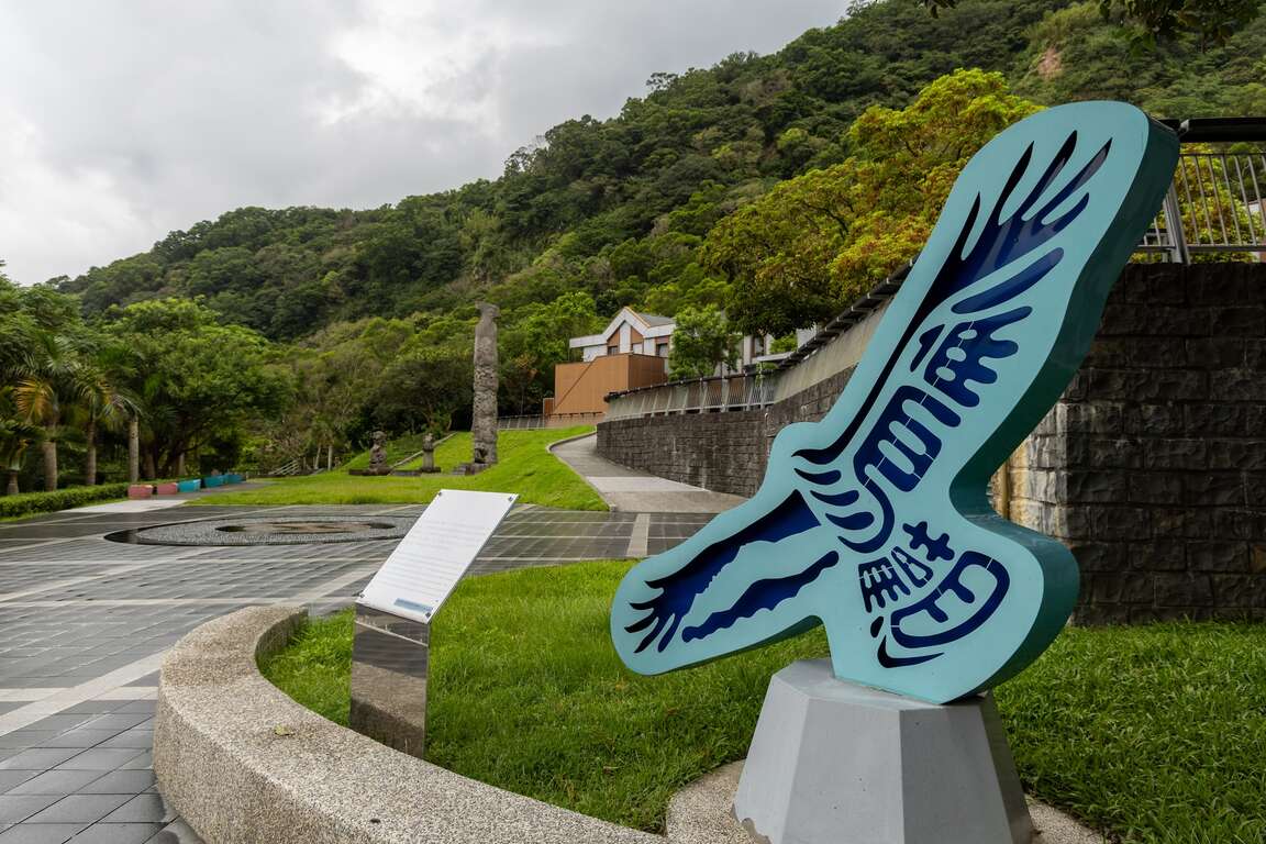 观音山游客中心入口出老鹰装饰