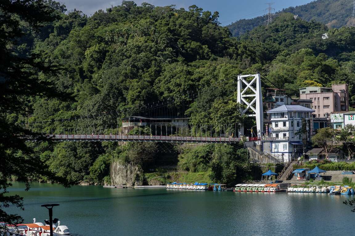 遠眺碧潭吊橋