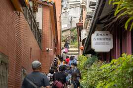 走上真正的淡水老街-重建街