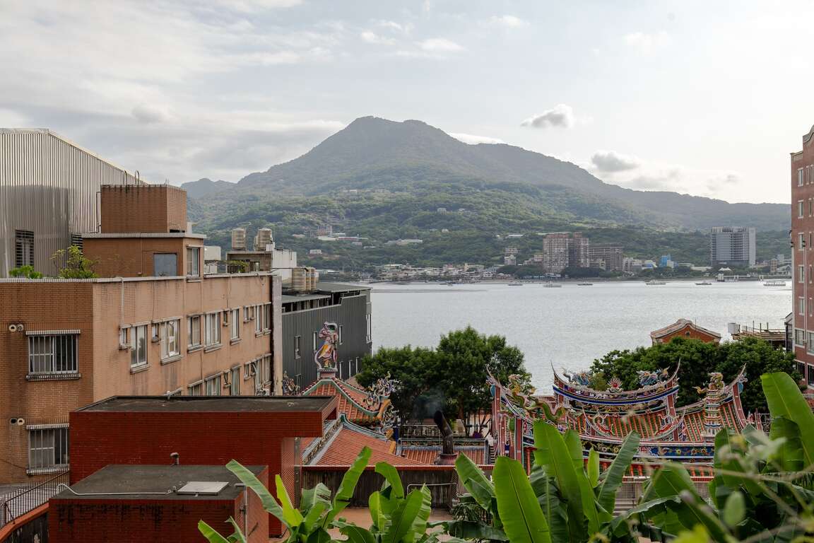 重建街远眺观音山