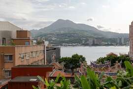 重建街远眺观音山