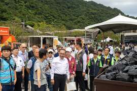 局长带市长导览整煤厂二期的本矿运煤斜坡道