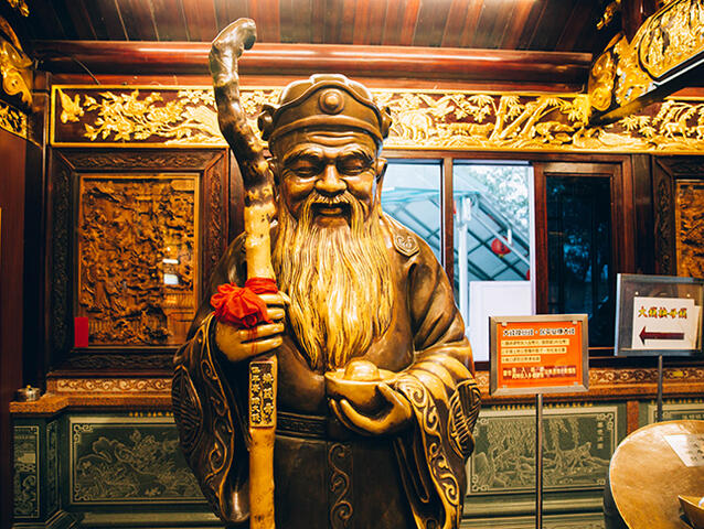 烘爐地南山福德宮