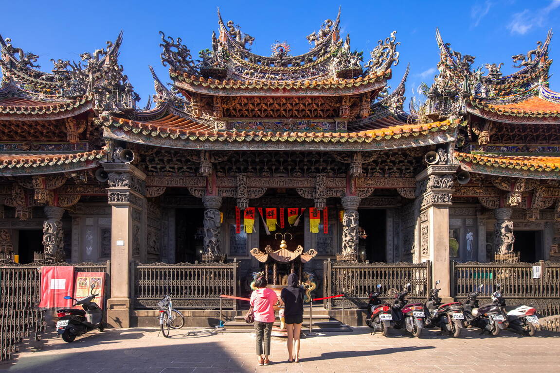 充滿雕刻的清水祖師廟石柱