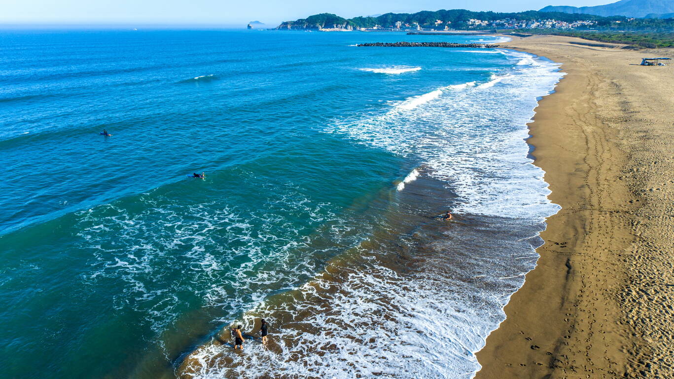 中角灣的浪適合進行各種海上活動