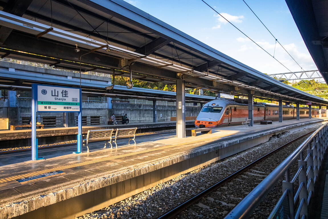 山佳駅