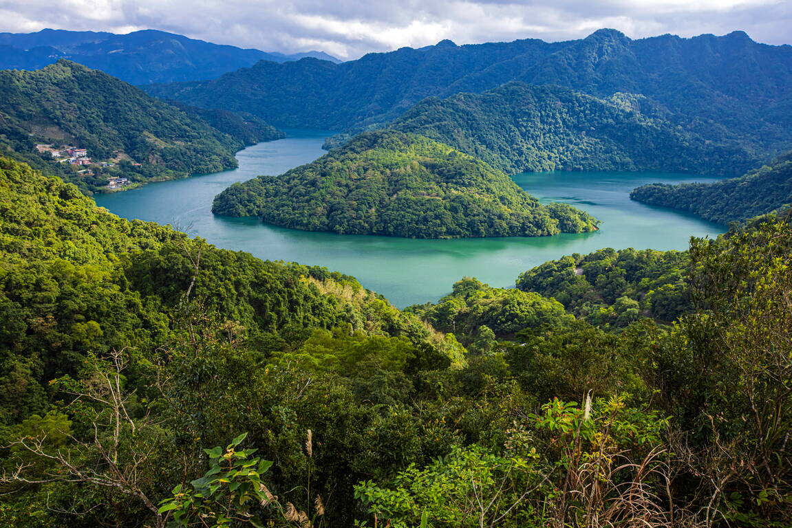 Qiandao Lake: A Thousand Isles of Serenity