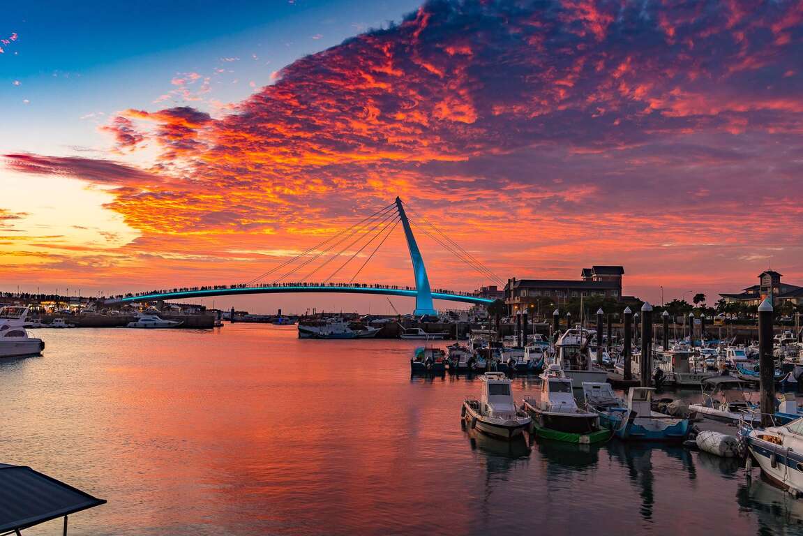 Tamsui Lover's Bridge