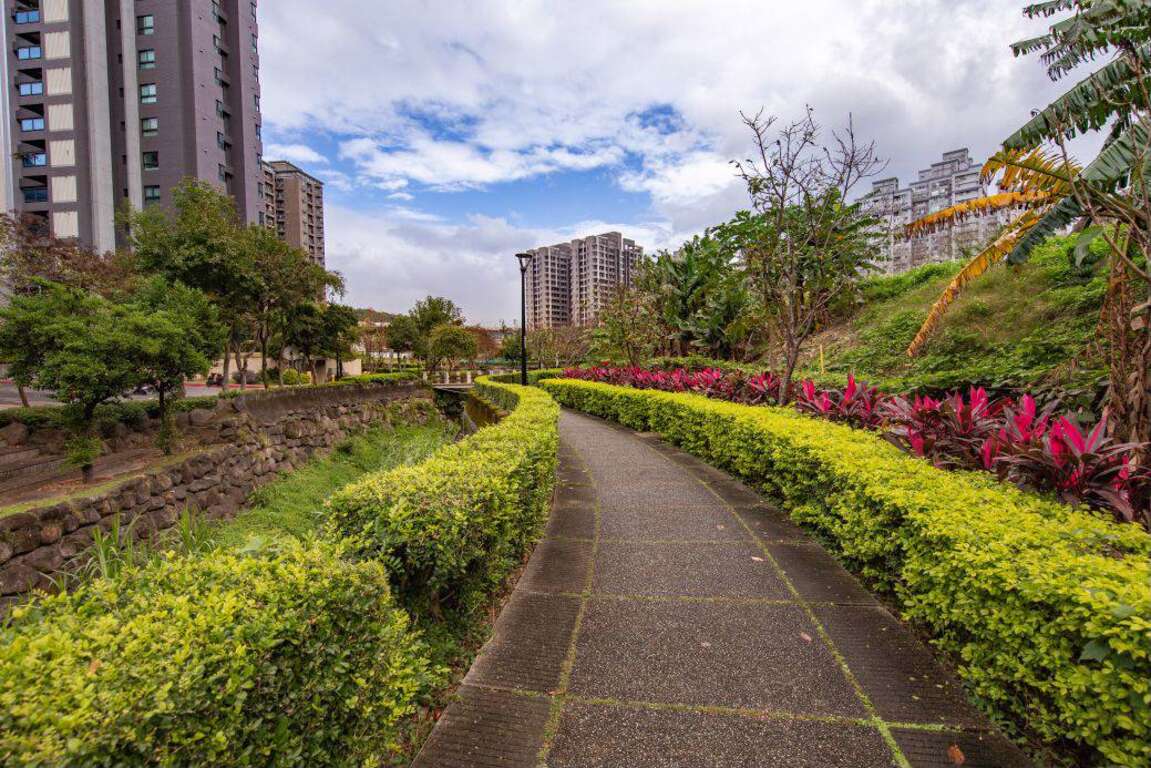 北投子渓桜花林歩道