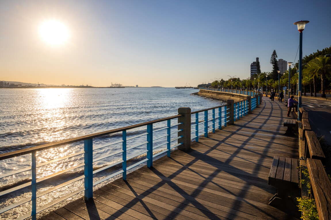 淡水油车口木栈道欣赏夕阳