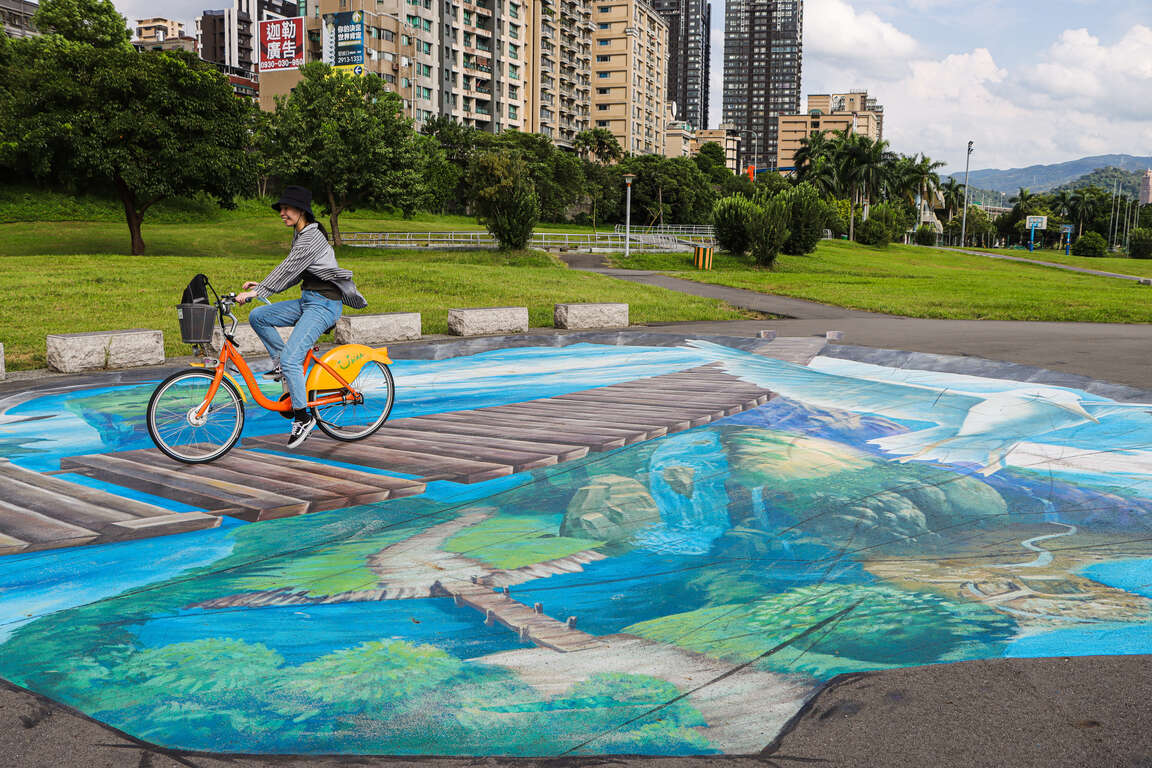 景美溪自行車道_公園內的3D彩繪圖