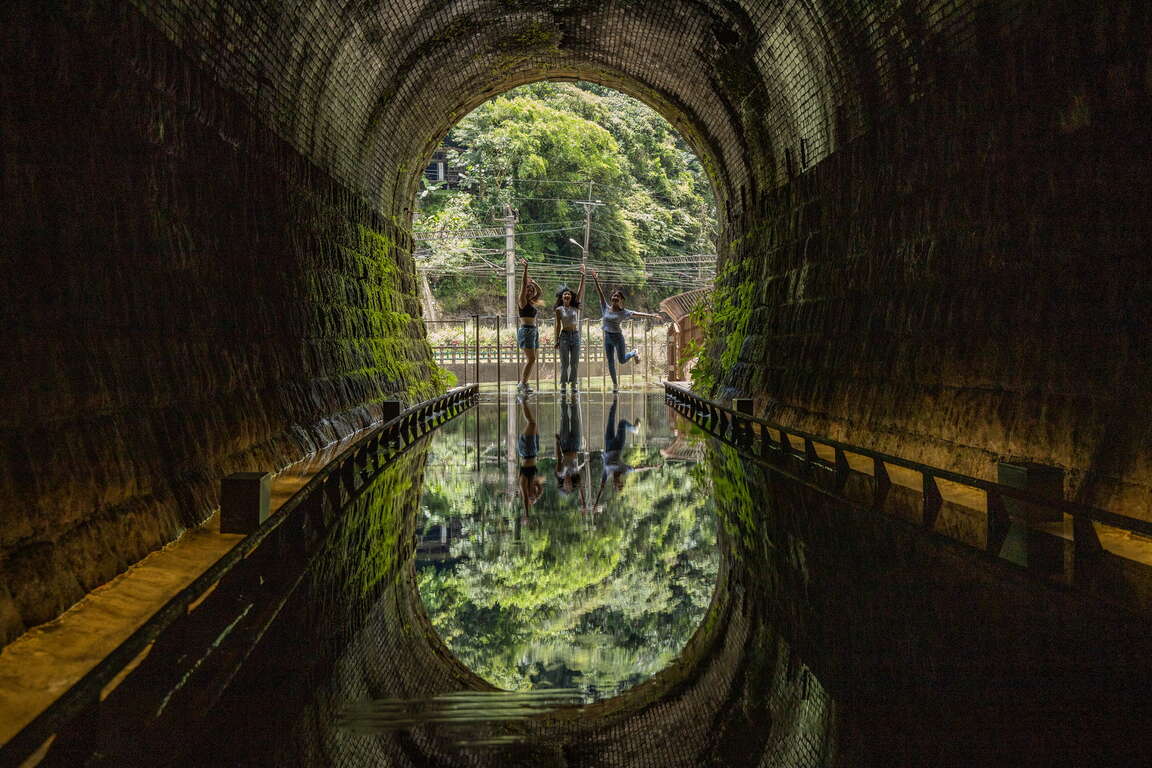 三貂岭隧道自行车道镜面水池倒影