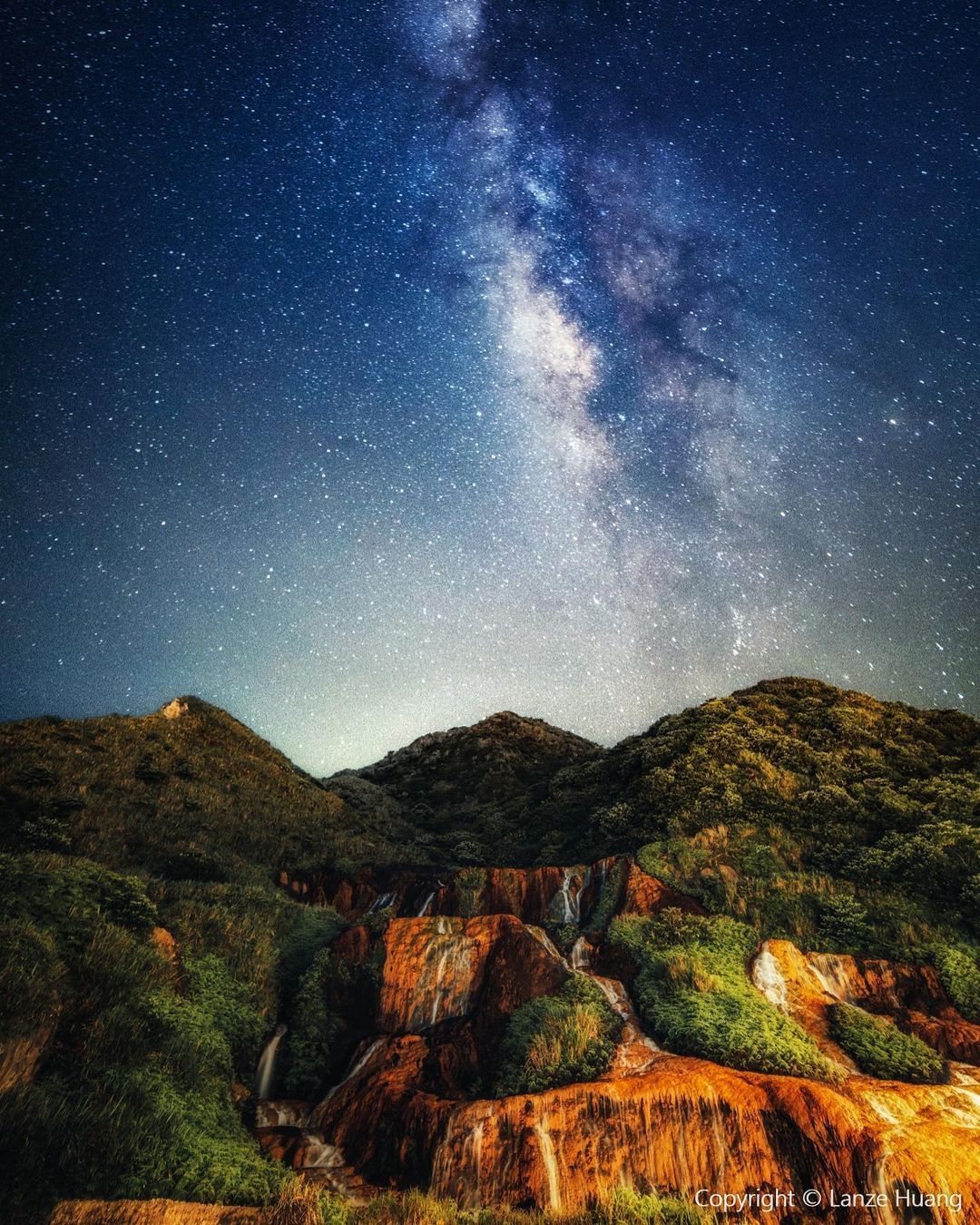星空下的黃金瀑布，神秘又浪漫！