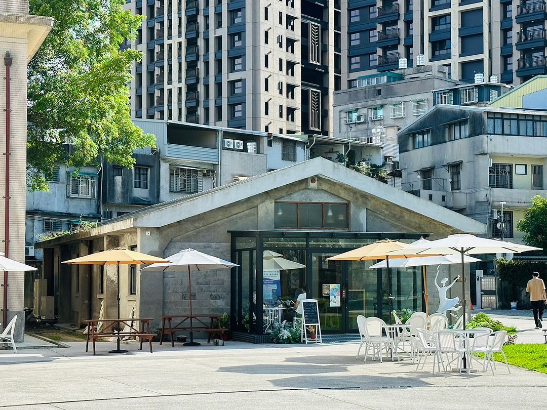 新北市定古蹟 #全新打卡點，結合數位科技和表演藝術，打造光影沈浸式劇場、咖啡廳與親子館～等你來逛逛😉