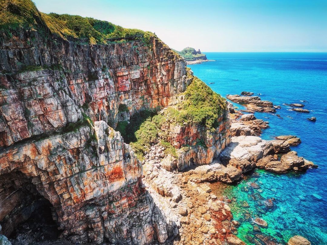 無敵海景斷層步道！居高臨下觀景平台，捕捉療癒感滿滿的湛藍大景💙