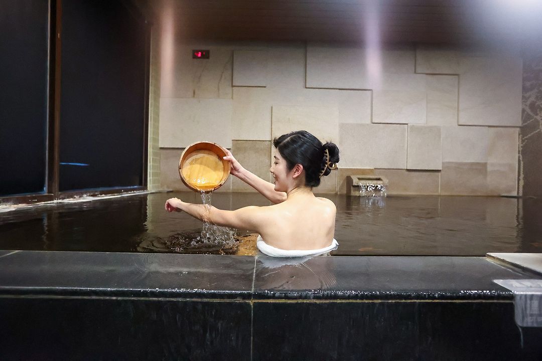 寒冷的冬天就是要泡湯♨舒服一下