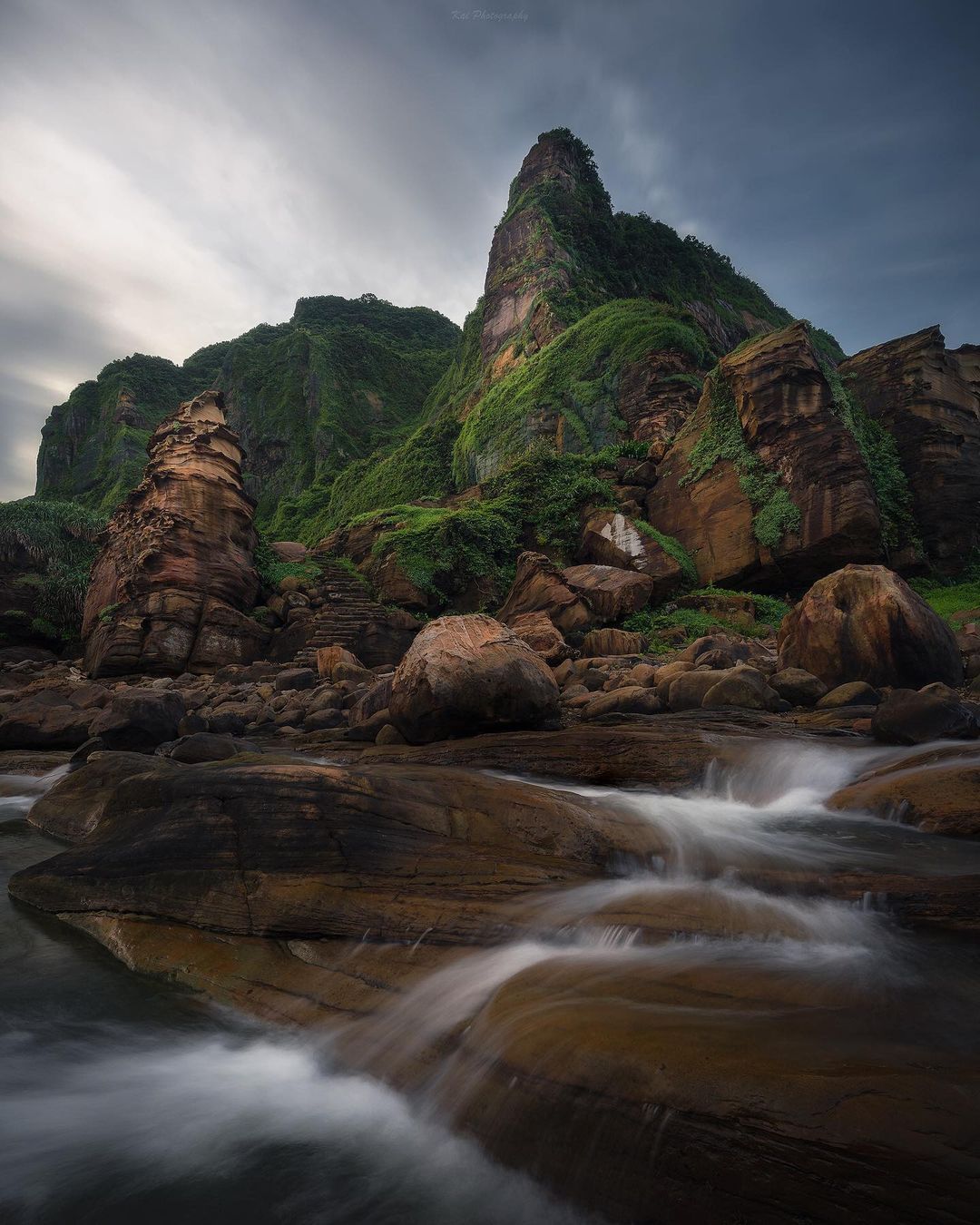 #瑞芳南雅奇岩 獨特風貌，彷彿置身在另一個神秘而神奇的世界，成為大自然造化的絕妙之作！