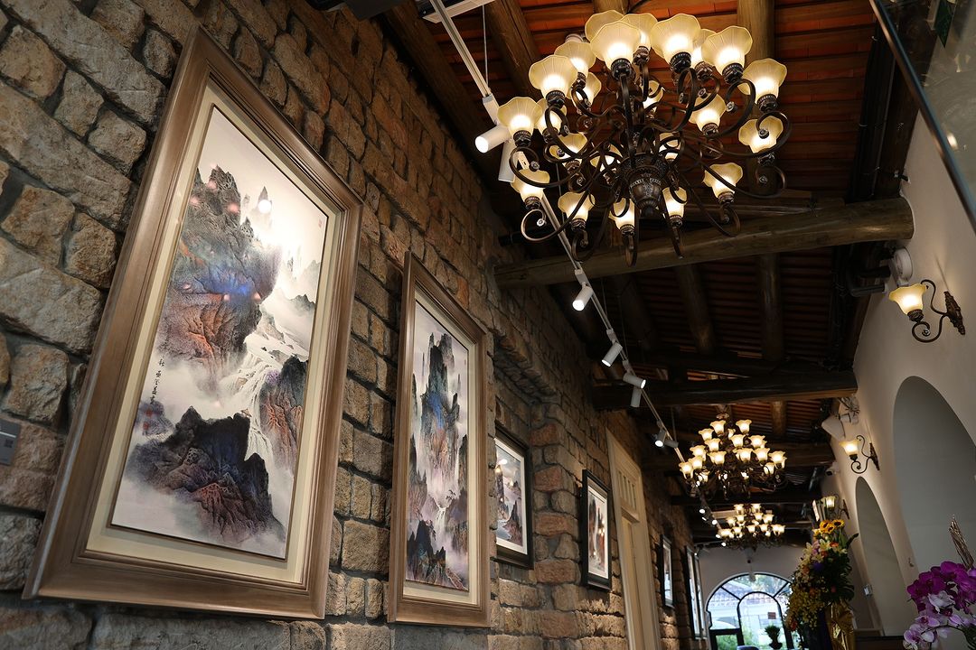 完整的百年石壁迴廊，是新北市淡水區唯一擁有室內外一體的大型當代藝術空間！！