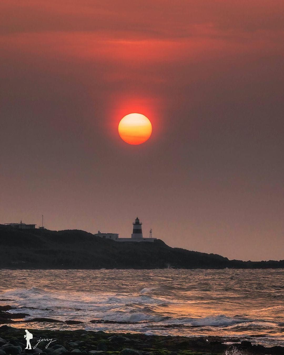 #季節限定 台灣極北點 #富貴角燈塔 ☀懸日來了！