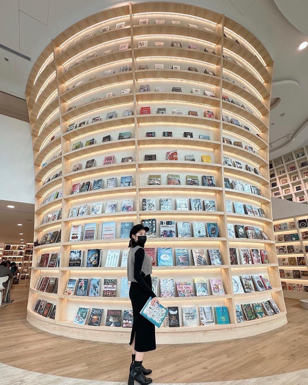 淡水最美書店📖！