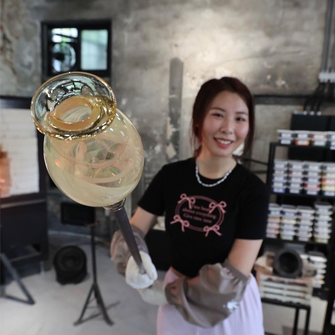自己的玻璃自己吹，師傅手把手教學有趣又安全😎 