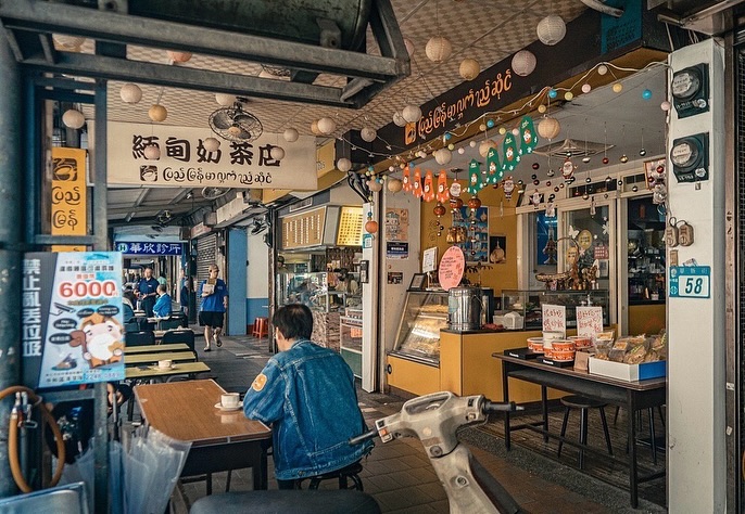 位於捷運南勢角站附近，有一條有名的「南洋料理美食街」，也就是俗稱的緬甸街-華新街😋