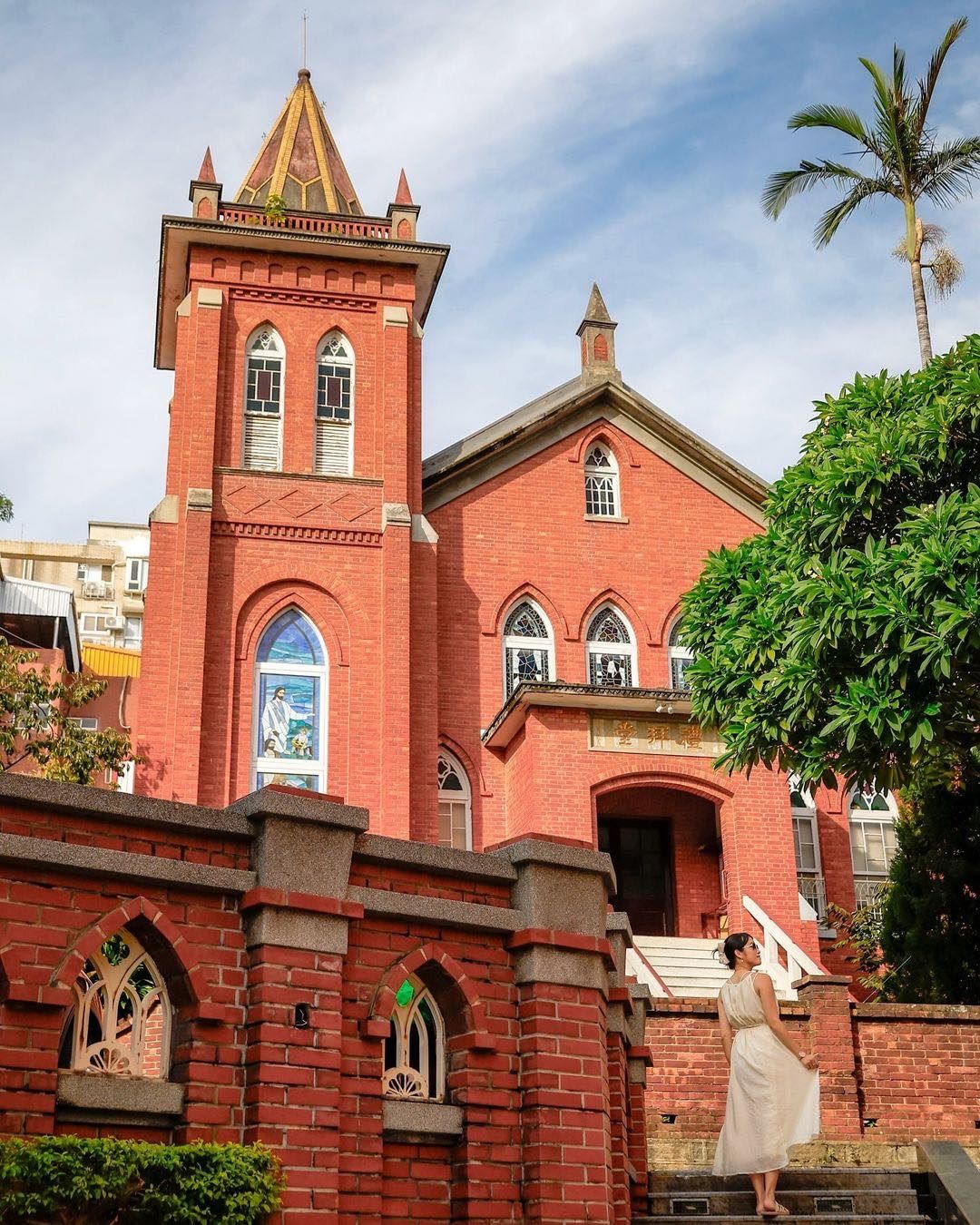 宛如明信片般的教會😍