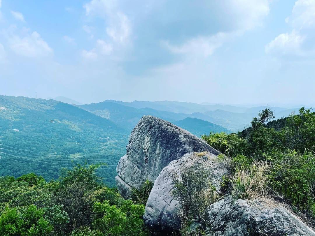 尋找山中的大金剛🦍！只要登上便可欣賞360度的壯闊美景～