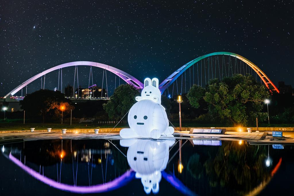 超萌登場!!兔兔Q就出現在新月橋#新月橋🌙 