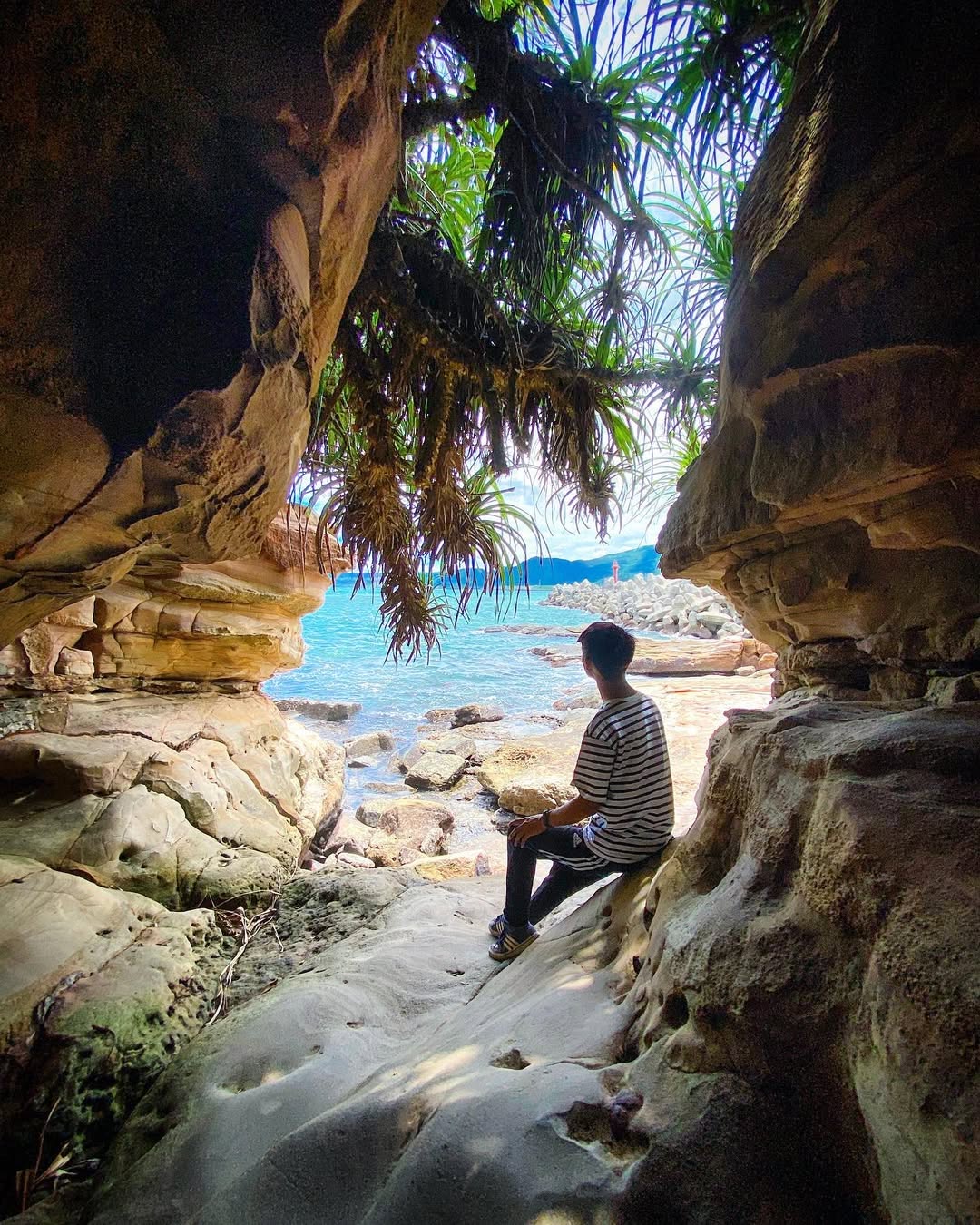 走進洞穴，海風撲面而來🌊