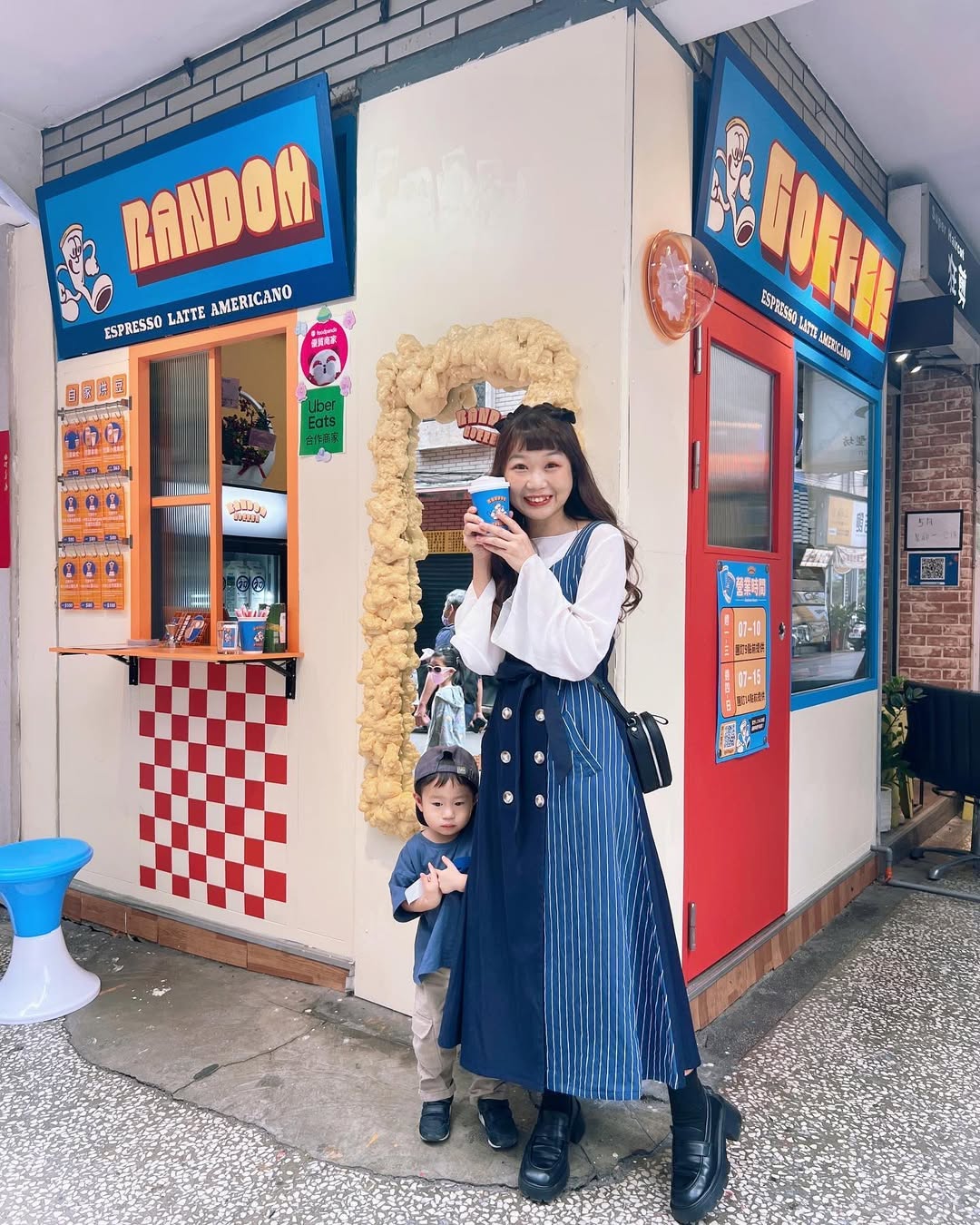 位在土城轉角復古咖啡店☕飽和度滿滿的美式招牌與配色