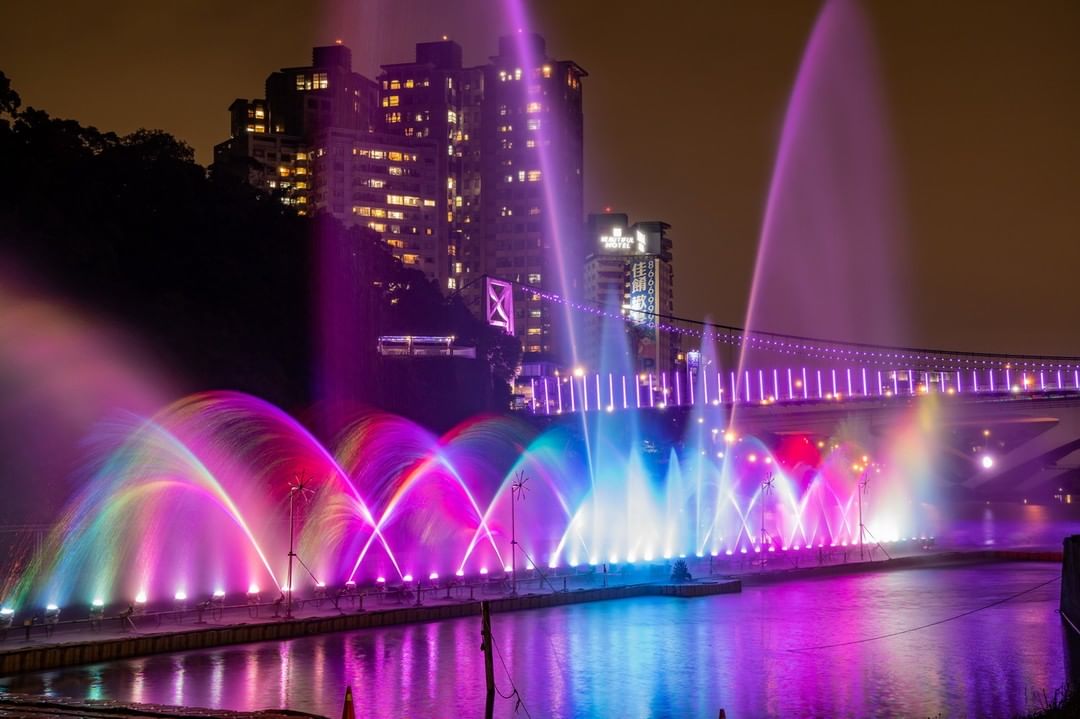 碧潭水舞今天正式登場囉！