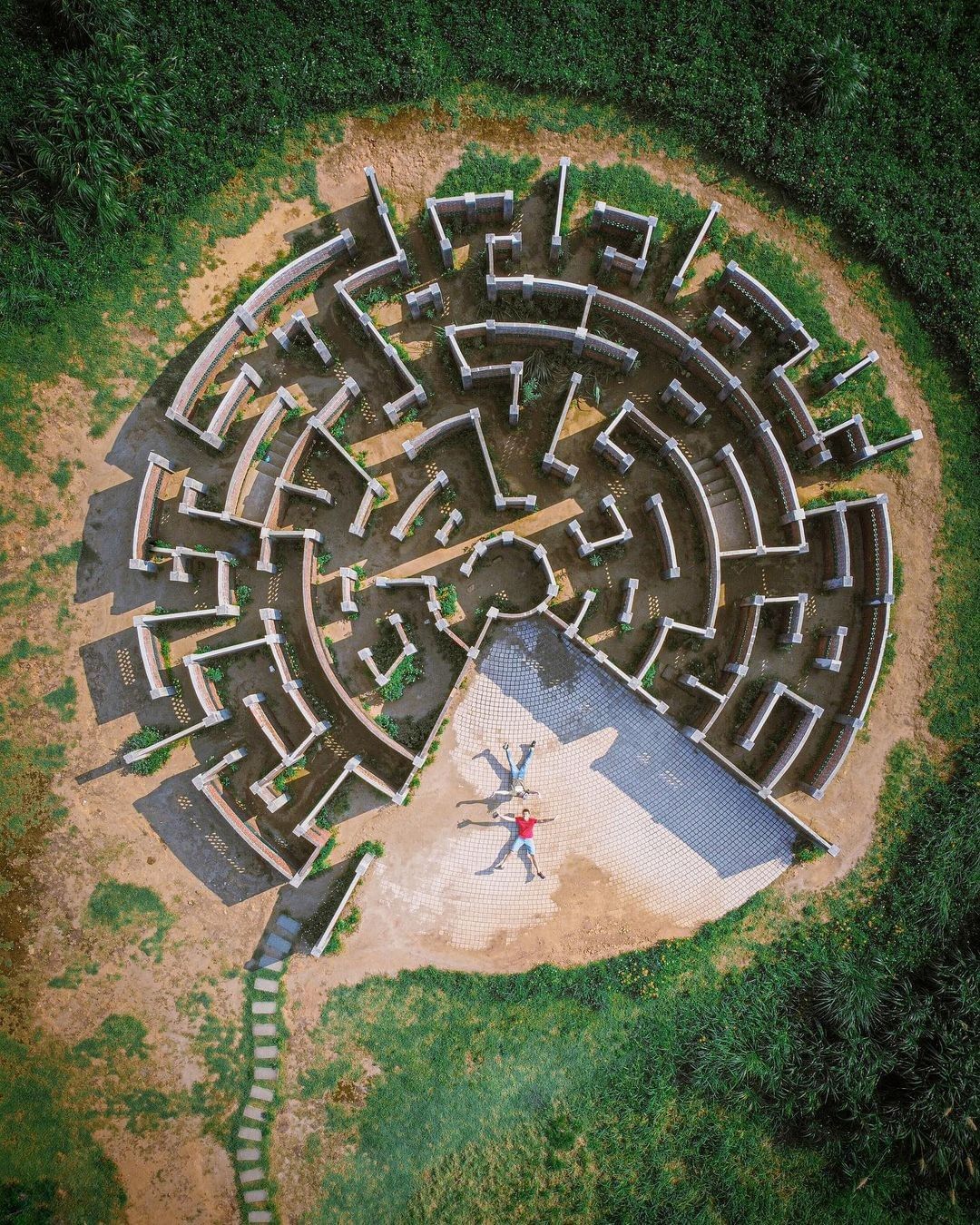 隱身在北海岸的富貴角園區內，俯視充滿神秘色彩的圖騰，如來自外星球的印記 👽是北海岸必拍的熱門打卡點！