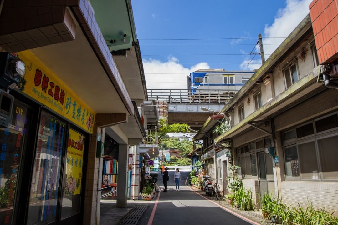 逃離城市喧囂的鐵道秘境，隱身在牡丹車站旁的寧靜老街，是鐵道迷必拍打卡點！